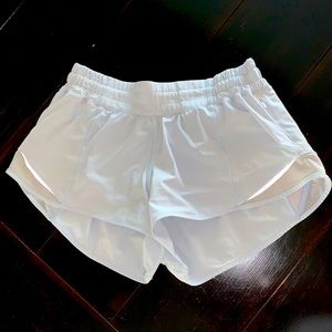 Lululemon hotty hot short 2.5”